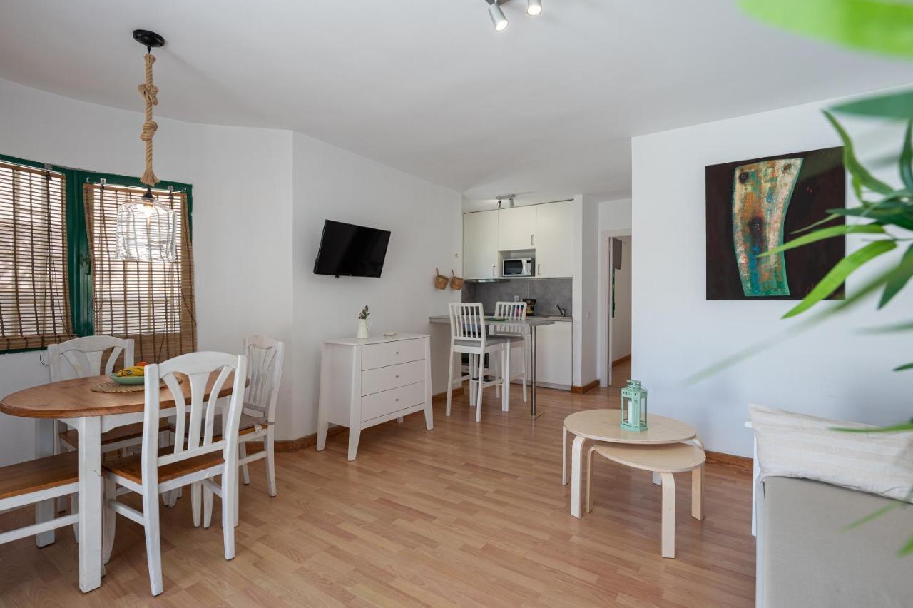 Homeforguest Apartment With Pool And Terrace 1 Min From The Beach คอร์ราเลโฮ ภายนอก รูปภาพ